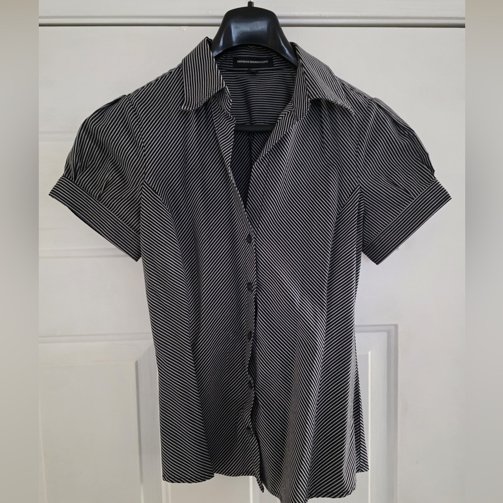 Express Black & White Short Sleeve Button-Up Shirt